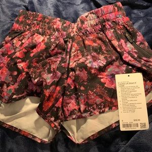 EUC lululemon Tracker LR Short 4”. Lined. Size 6. Floral Multi